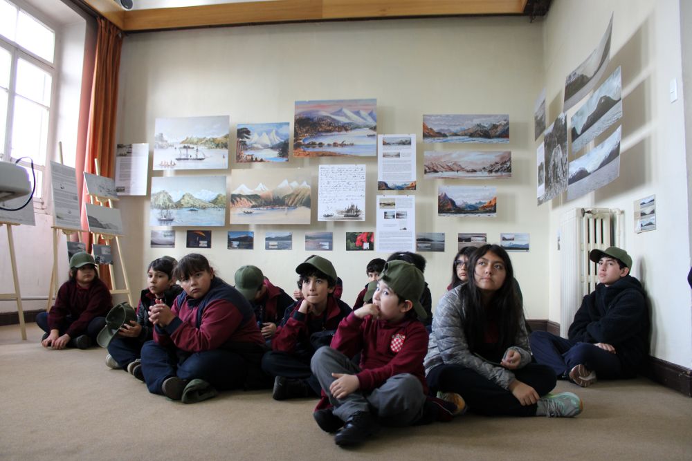 Entre acuarelas y ballenas: estudiantes exploraron el Area Marina Protegida Francisco Coloane de Magallanes