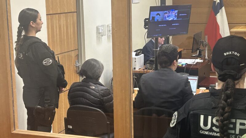 Detienen a trabajadora social vinculada a la Defensoría tras intento de ingreso de celulares a la cárcel: Fiscalía investiga posibles pagos por transferencias