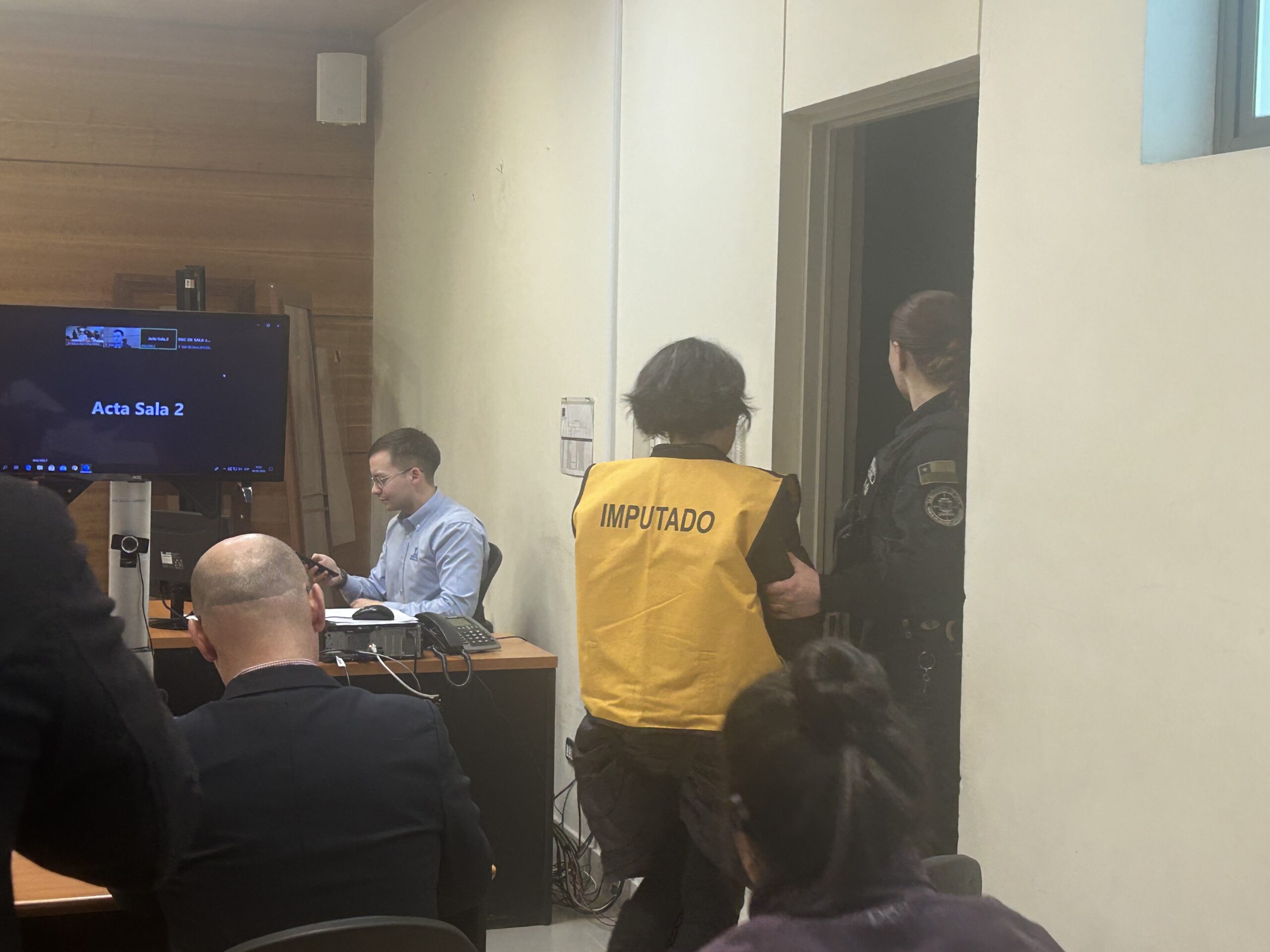 Prisión preventiva para trabajadora social acusada de ingresar celulares a la cárcel de Punta Arenas