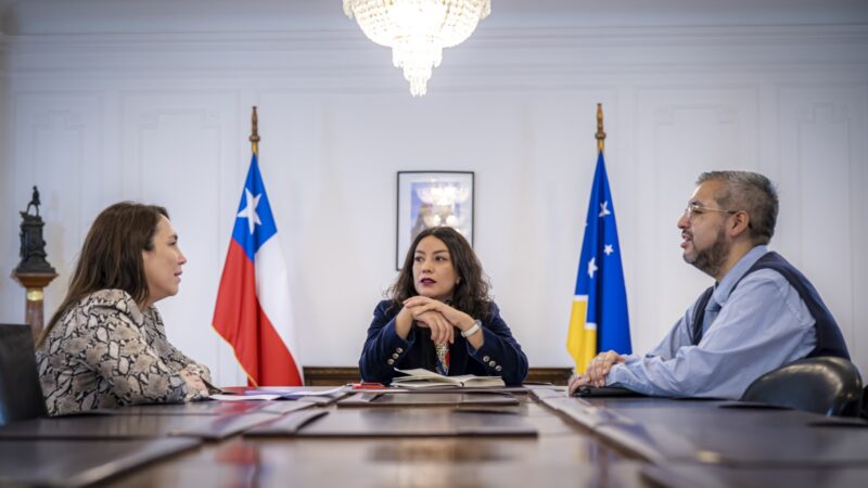 Delegada Presidencial y autoridades de Salud abordan ajuste presupuestario resguardando la continuidad de la atención y fortaleciendo acciones oncológicas