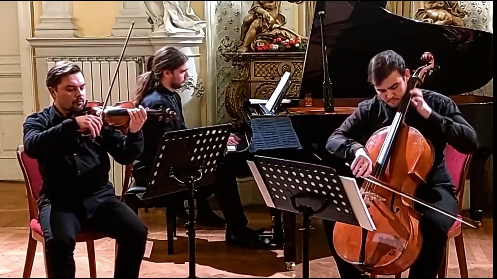 Inicia entrega de invitaciones para concierto del Trío Kamov