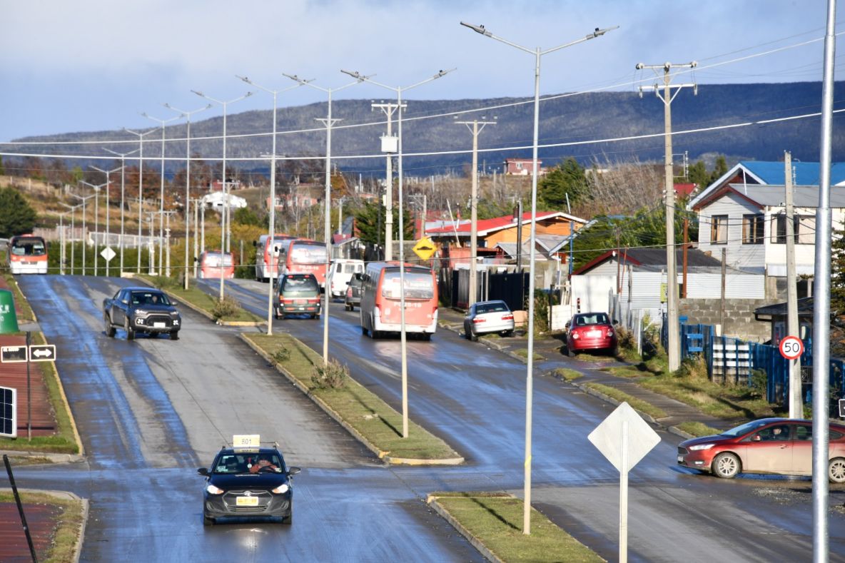 Municipio de Punta Arenas repuso luminarias dañadas por accidentes en Avenidas Eduardo Frei y Martínez Aldunate