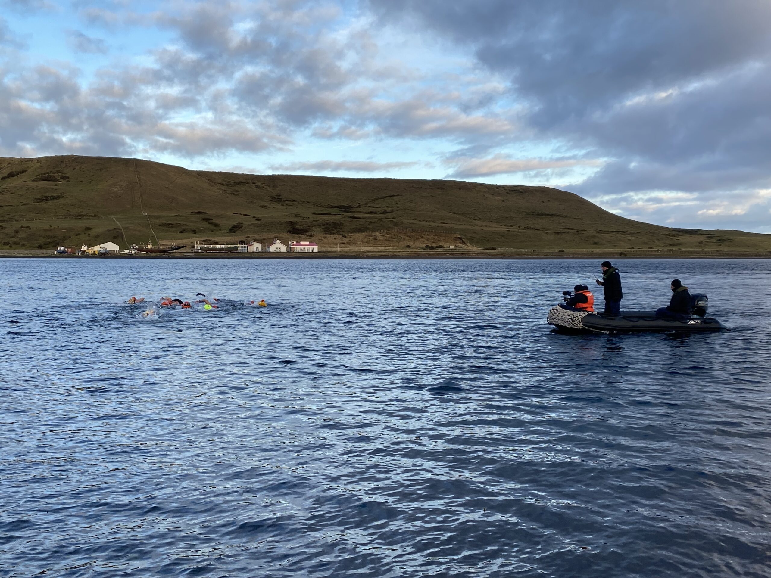 En el Canal Fitz Roy se realizó exigente travesía deportiva en el marco del Mes del Mar