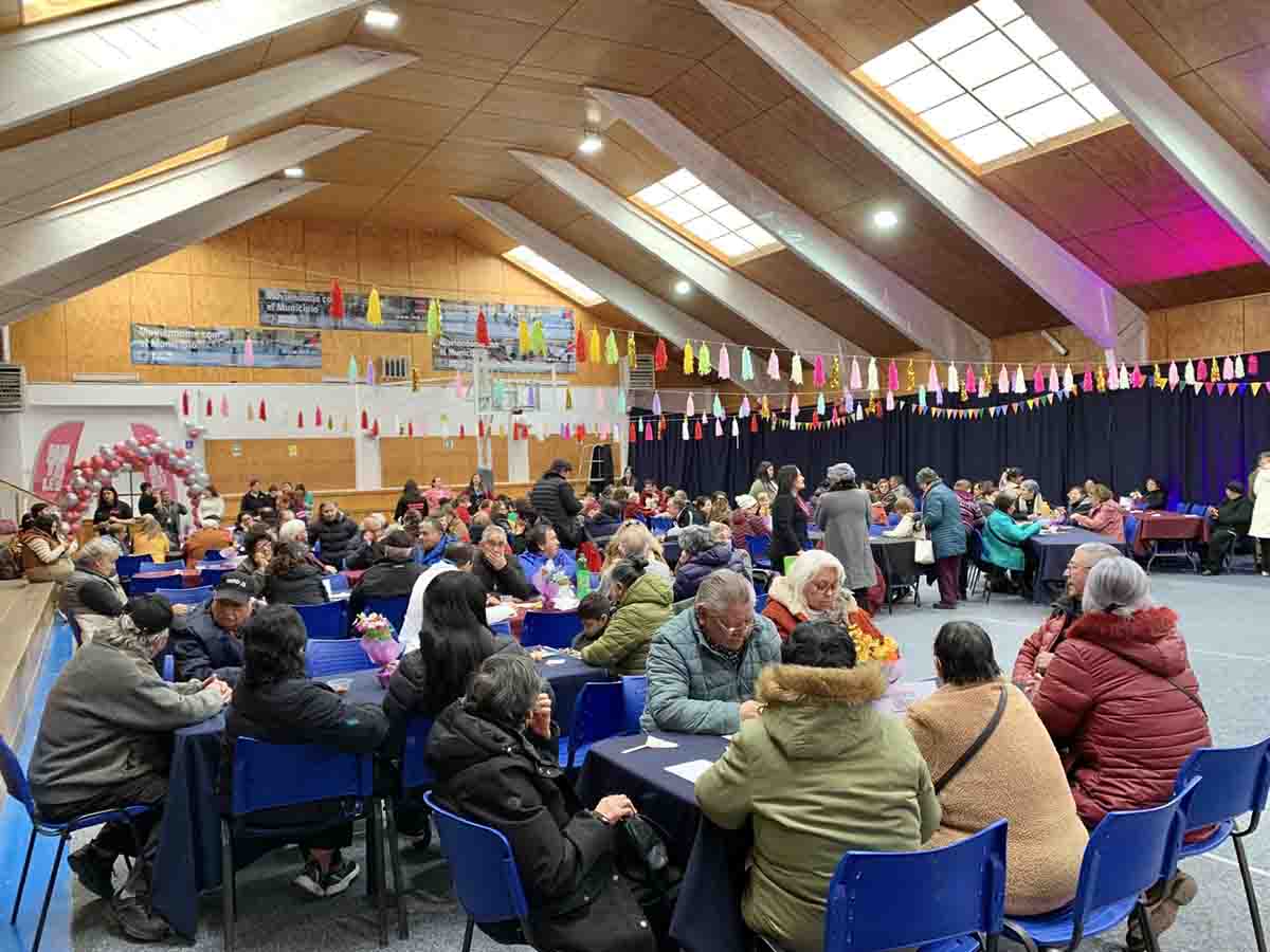 70 personas mayores de Natales se integraron al programa Vínculos