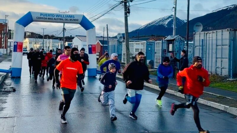 Puerto Williams: Una treintena de personas participa en corrida recreativa organizada por la Delegación Antártica Chilena 