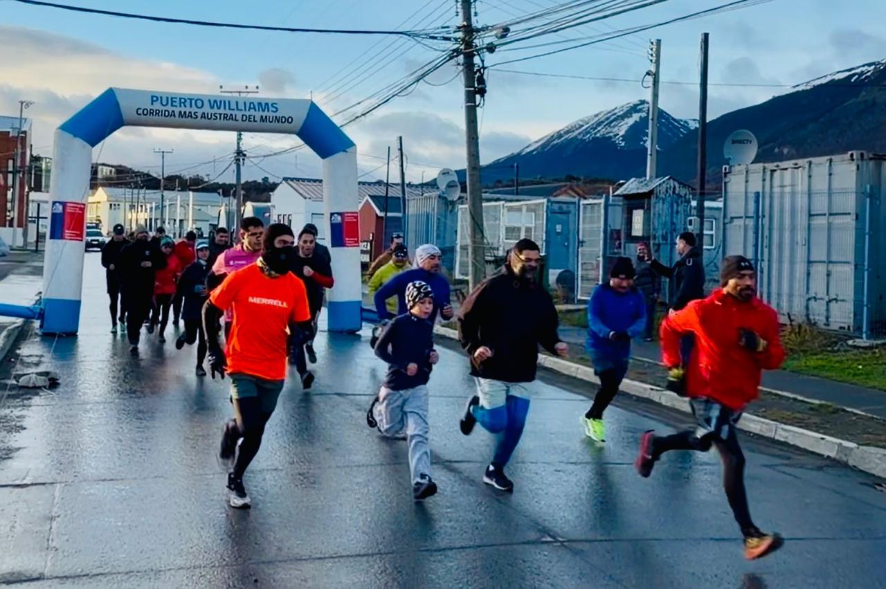 Puerto Williams: Una treintena de personas participa en corrida recreativa organizada por la Delegación Antártica Chilena 