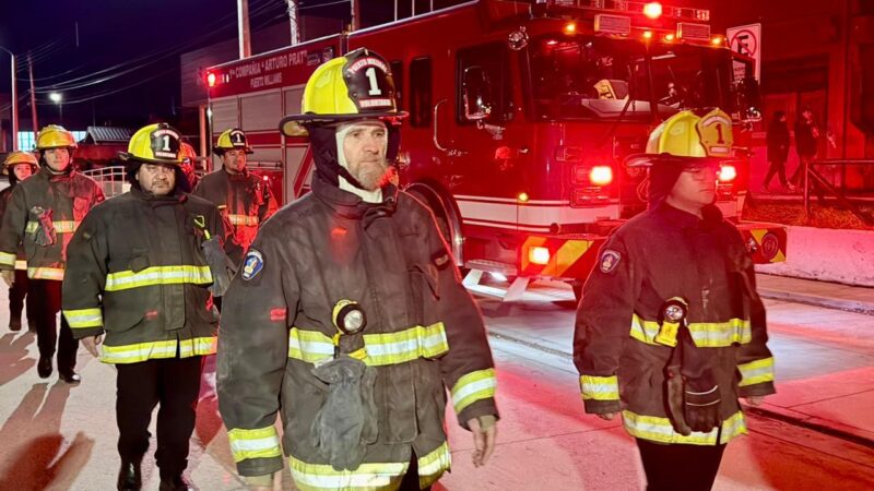Primera Compañía de Bomberos “Arturo Prat”  de Puerto Williams celebra 39 años de historia con desfile conmemorativo