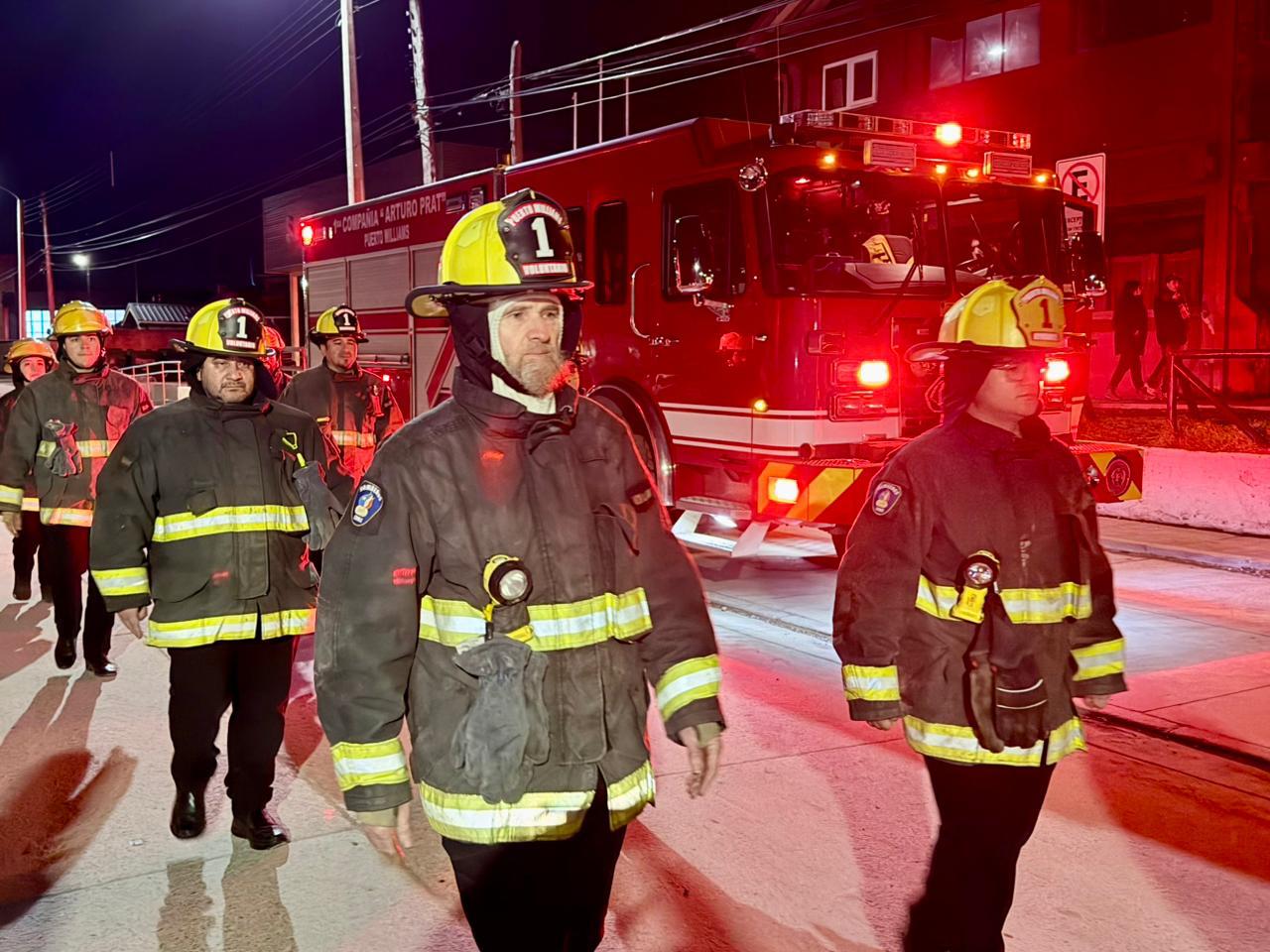Primera Compañía de Bomberos “Arturo Prat”  de Puerto Williams celebra 39 años de historia con desfile conmemorativo