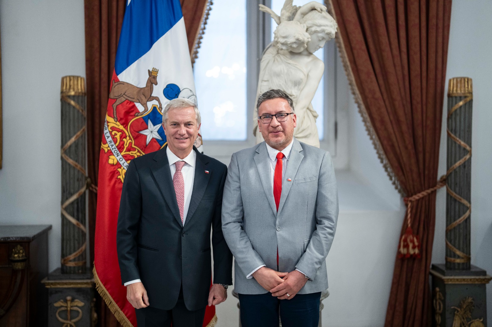 Delegado presidencial provincial de la Antártica Chilena, Rodolfo Moncada Salazar, sostuvo un cordial saludo con el Presidente de la República, José Antonio Kast 