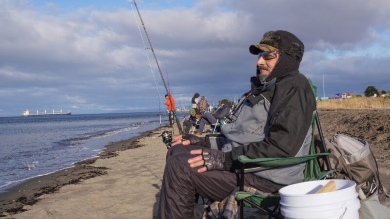 IV Campeonato Municipal de Pesca reunió a familias y vecinos en la Costanera de Punta Arenas