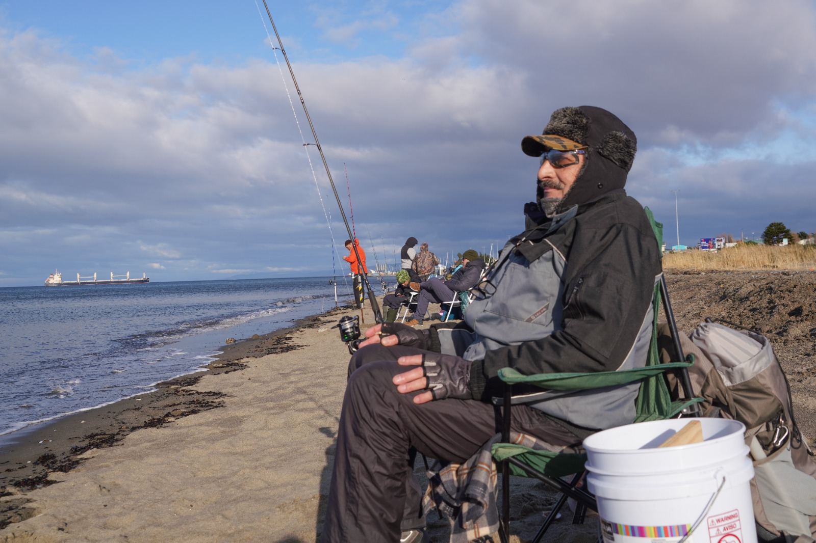IV Campeonato Municipal de Pesca reunió a familias y vecinos en la Costanera de Punta Arenas