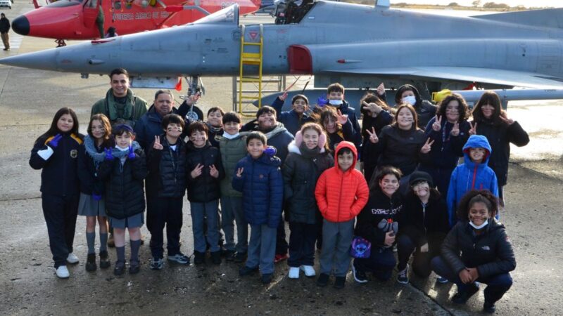 En el 46° aniversario de la unidad: Estudiantes vivieron emocionante jornada de “Puertas Abiertas” de la IVª Brigada Aérea