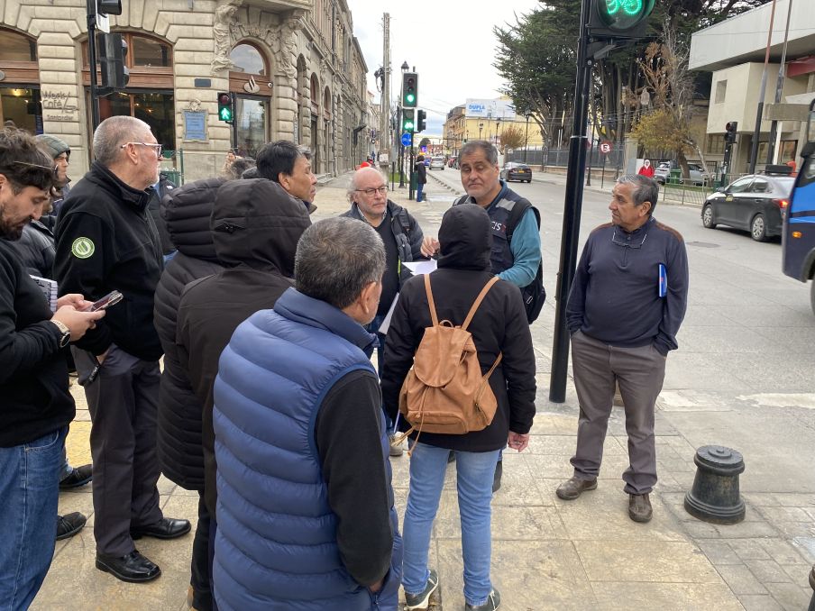 En participación ciudadana vecinos, gremios y servicios conocen proyecto de diseño de pistas exclusivas para el transporte público en Punta Arenas
