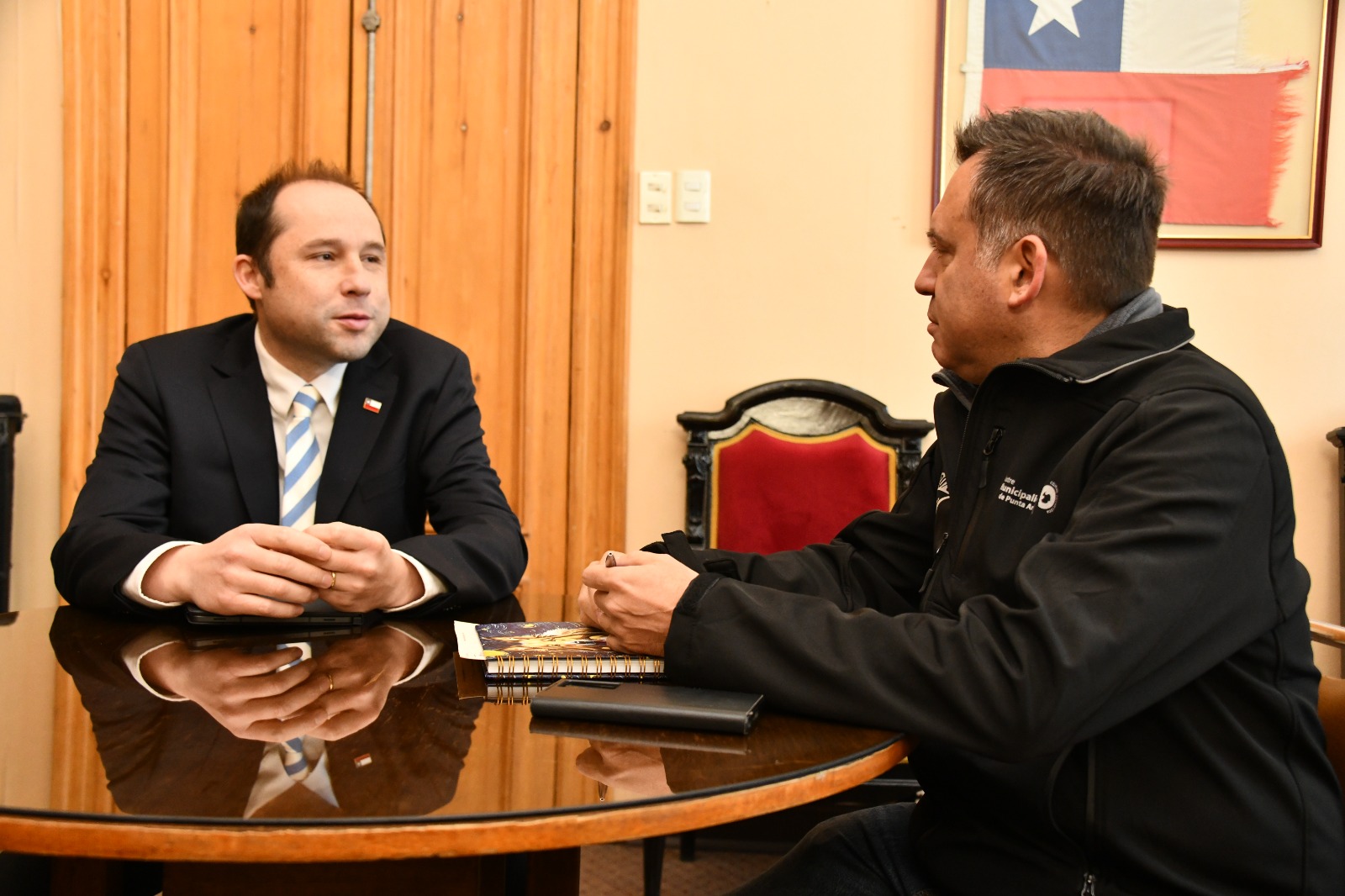 Municipio de Punta Arenas y SEREMI de Economía coordinan acciones para fortalecer turismo y empleo