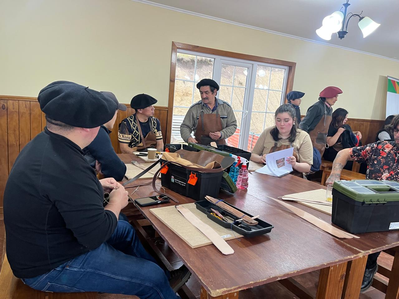 Comuna de Río Verde rescata tradiciones con exitoso Taller de Talabartería