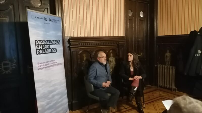 Concurso “Magallanes en 100 Palabras” destacó la trayectoria literaria de Ramón Díaz Eterovic en lanzamiento realizado en Punta Arenas
