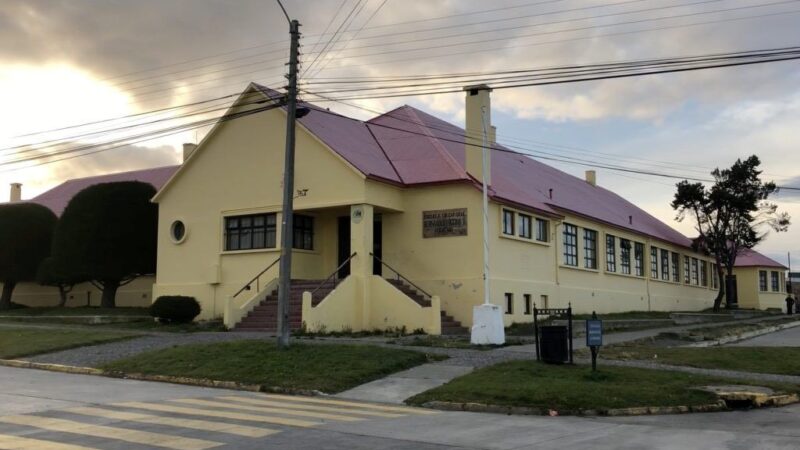 Apoderados de 7ºB de la Escuela Bernardo O’Higgins de Porvenir denuncian graves condiciones y exigen soluciones urgentes