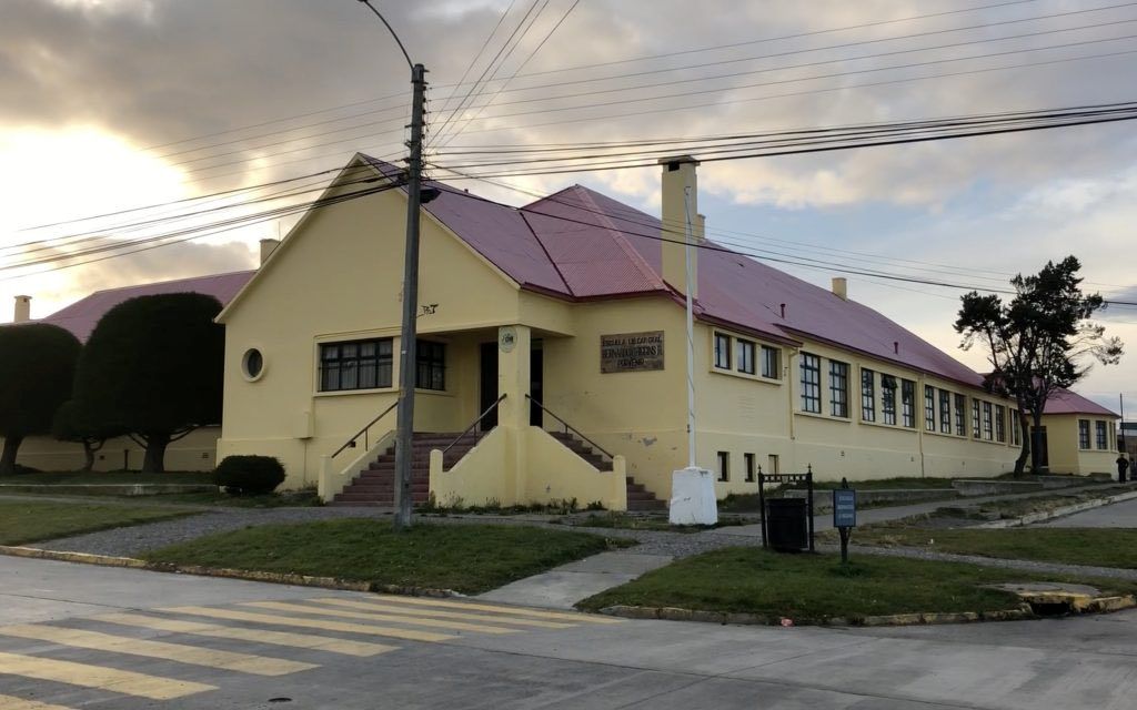 Apoderados de 7ºB de la Escuela Bernardo O’Higgins de Porvenir denuncian graves condiciones y exigen soluciones urgentes