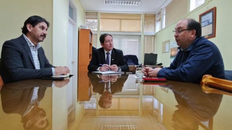 SEREMI del MOP informó al Delegado Provincial de Ultima Esperanza de estudio de futuro muelle de transbordadores en Puerto Natales