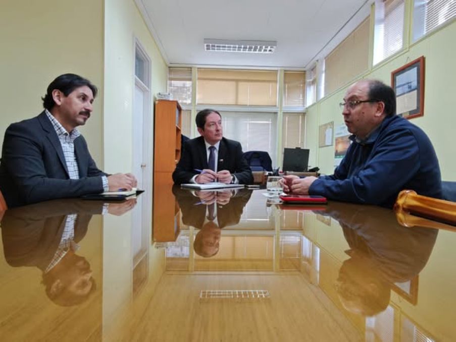 SEREMI del MOP informó al Delegado Provincial de Ultima Esperanza de estudio de futuro muelle de transbordadores en Puerto Natales