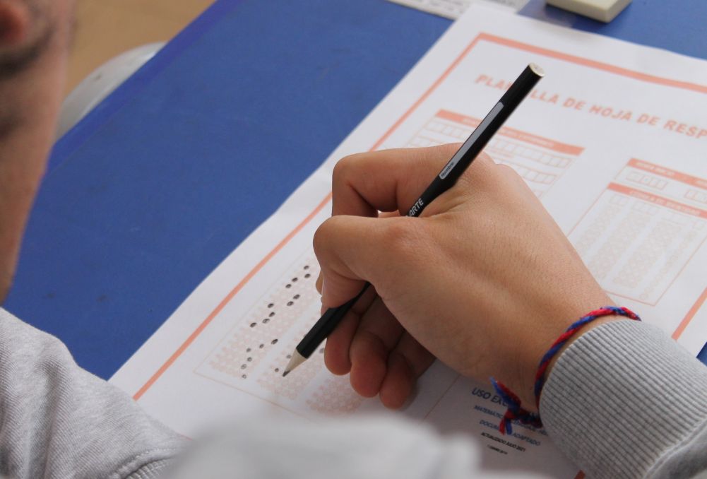 Jóvenes en reinserción comienzan a prepararse para rendir la prueba PAES en Magallanes
