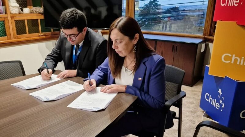 SERNAC y Municipio de Torres del Paine firman convenio de cooperación para difundir los derechos de los consumidores