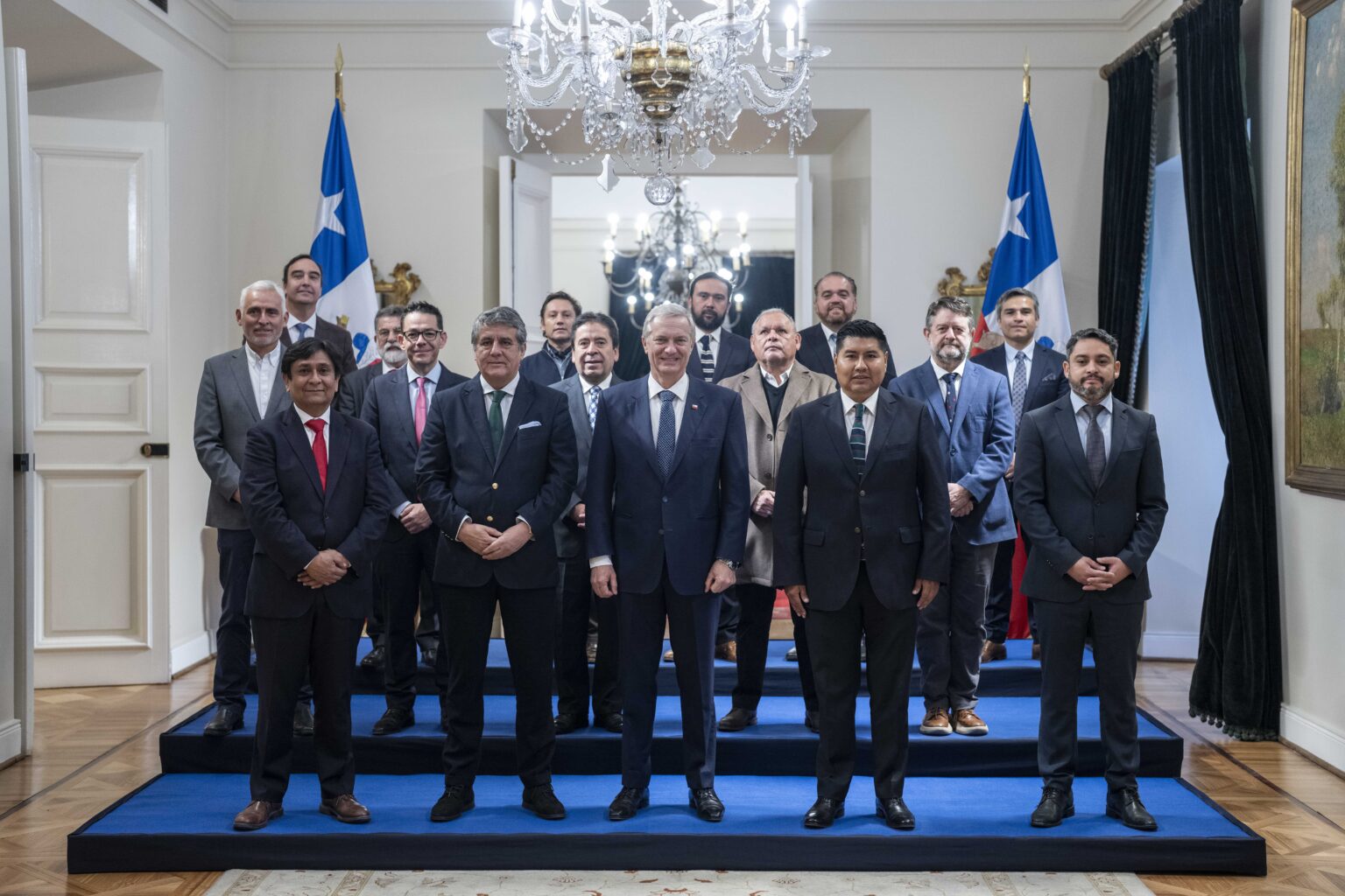 Primer encuentro entre la Asociación de Gobernadores Regionales de Chile y el Presidente José Antonio Kast: Autonomía presupuestaria, descentralización y competencias en seguridad marcan el diálogo