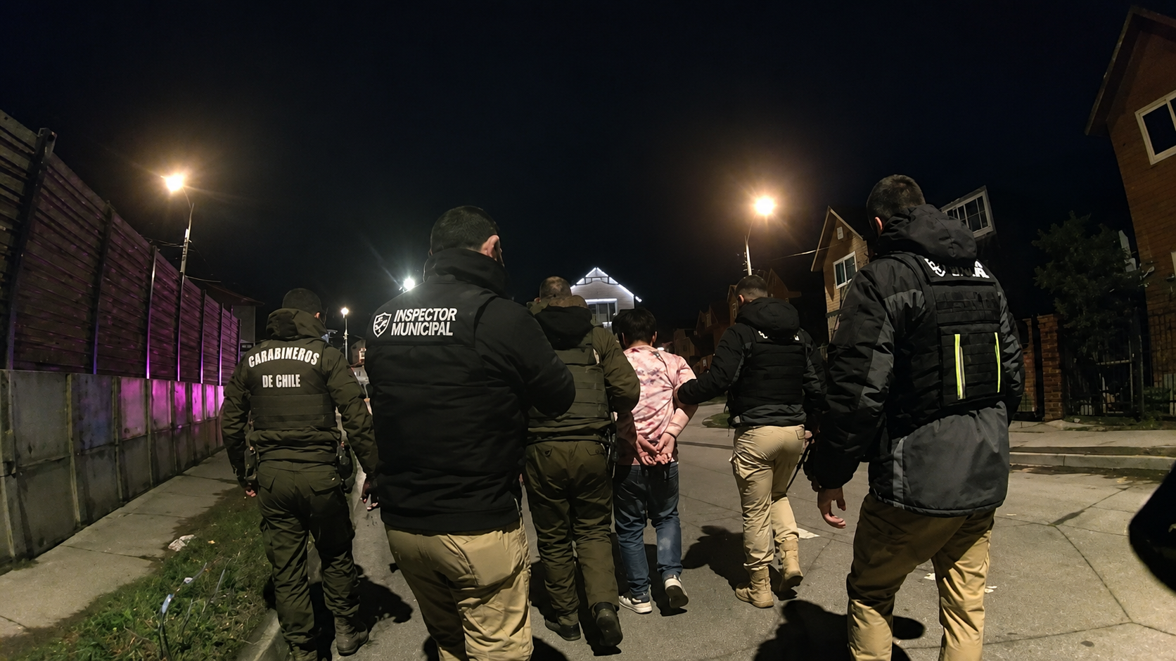 Dos sujetos son detenidos por agredir a funcionarios de Seguridad Municipal y vecinos
