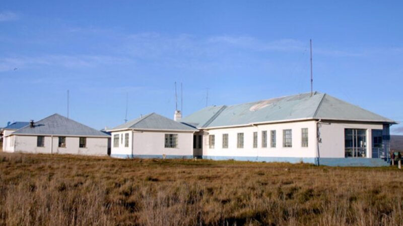 Municipio de Porvenir proyecta recuperar antiguo Hospital para servicios públicos.