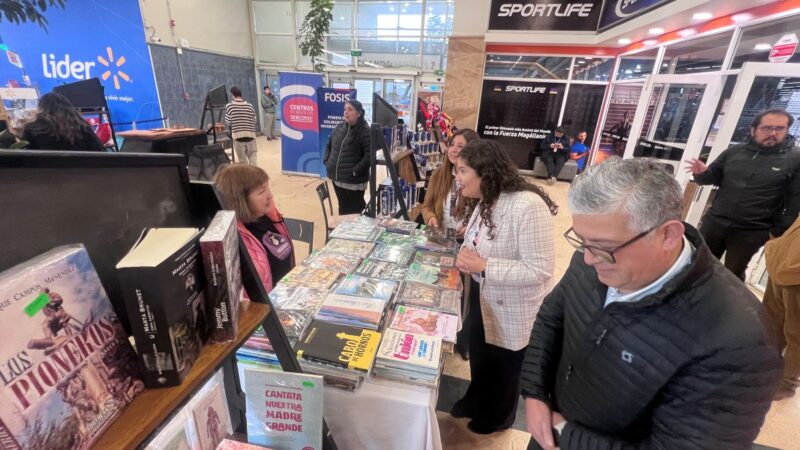 Feria de emprendimiento de SERCOTEC y FOSIS celebra el Día del Padre en Punta Arenas.