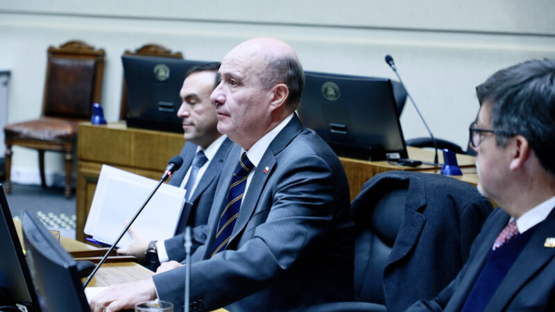 Ministro de Hacienda detalla el proyecto que autoriza un endeudamiento adicional para asegurar el financiamiento del ejercicio 2026