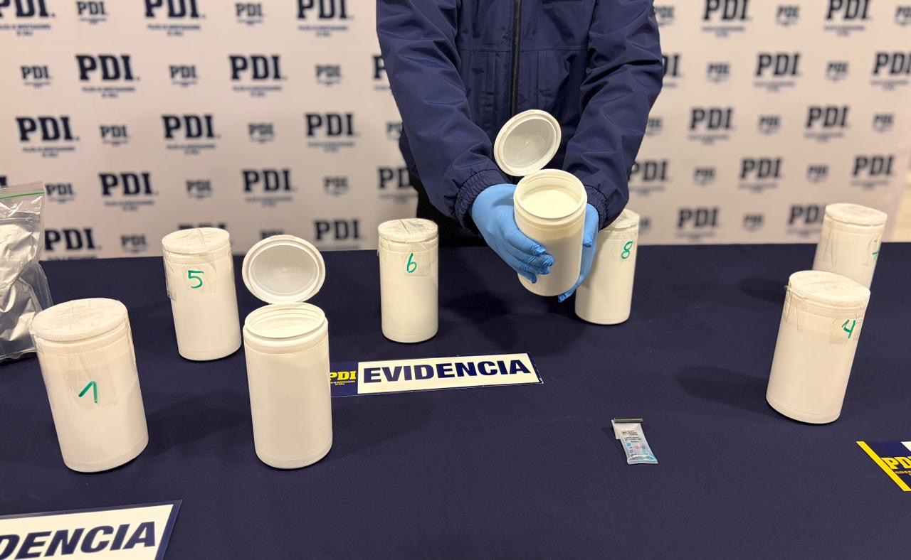 PDI incauta más de 8 kilos de cocaína ocultos en tarros de conserva y detiene a receptor de encomienda en Punta Arenas