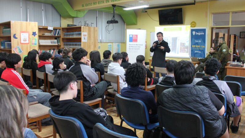 Estudiantes del Liceo Industrial «Armando Quezada Acharán» de Punta Arenas conocieron Ley de Responsabilidad Penal Adolescente.