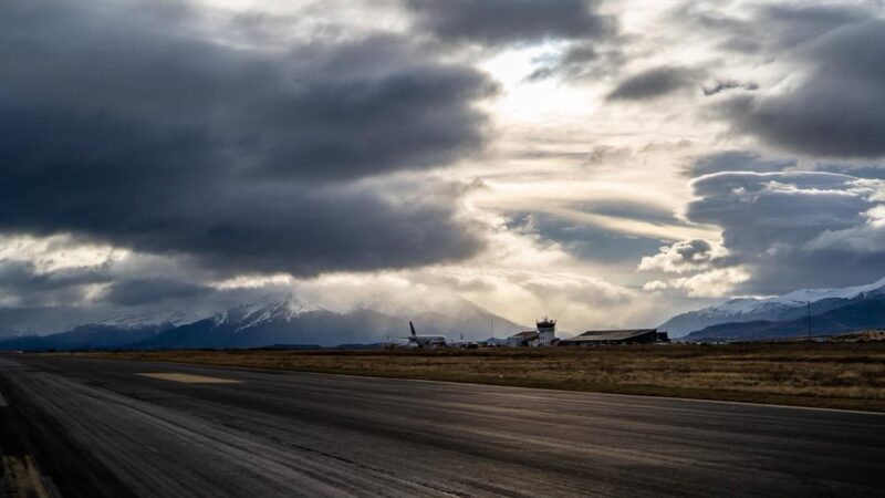 MOP asegura continuidad aérea en Puerto Natales: conservación de pista se ejecutará sin cierre