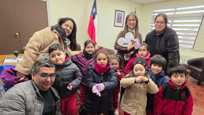 PreKinder de la Escuela Bernardo O’Higgins de Porvenir visita a la Delegada Provincial de Tierra del Fuego.