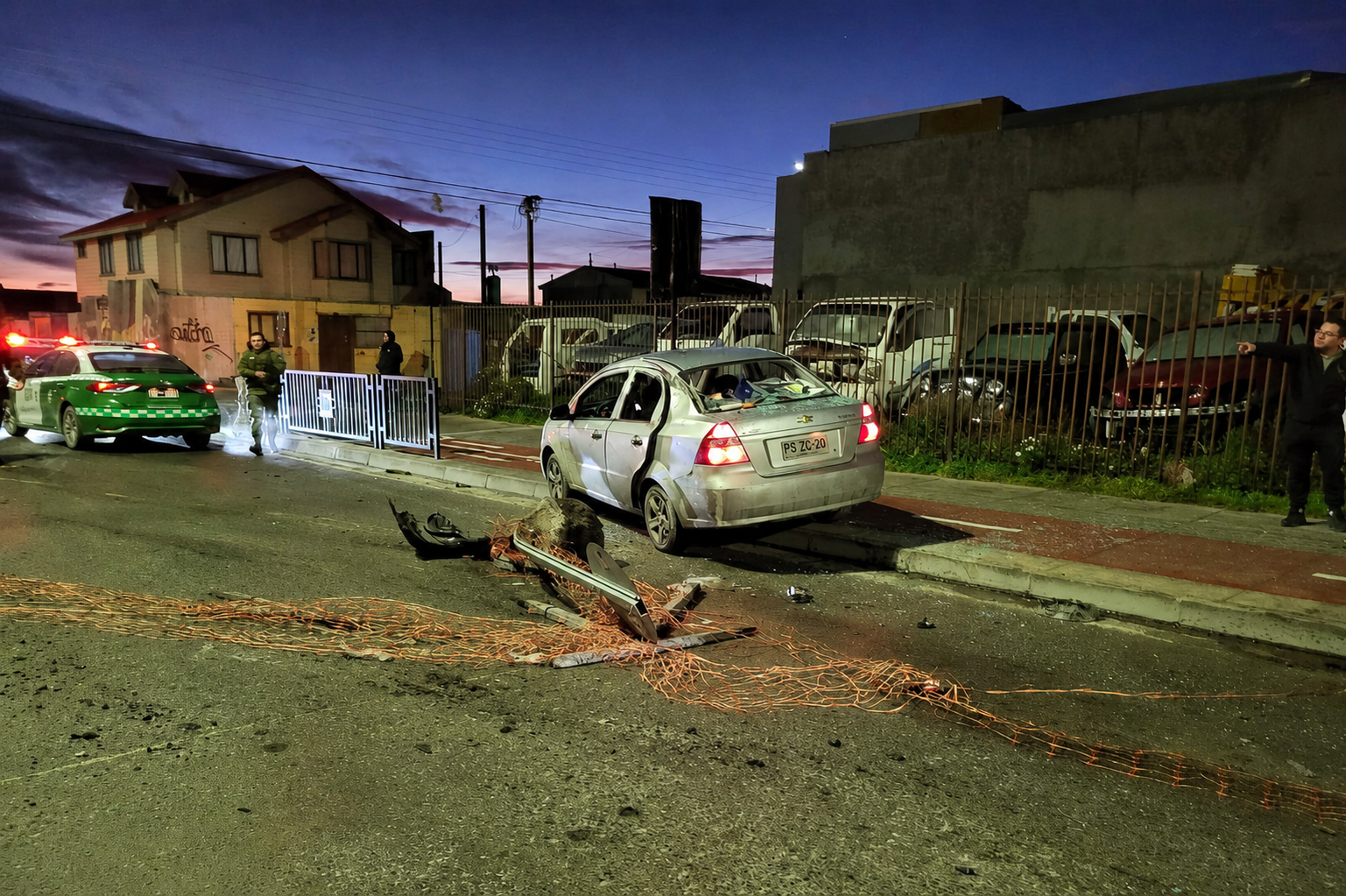 Alcohol al volante deja lesionados y millonarios daños en mobiliario urbano