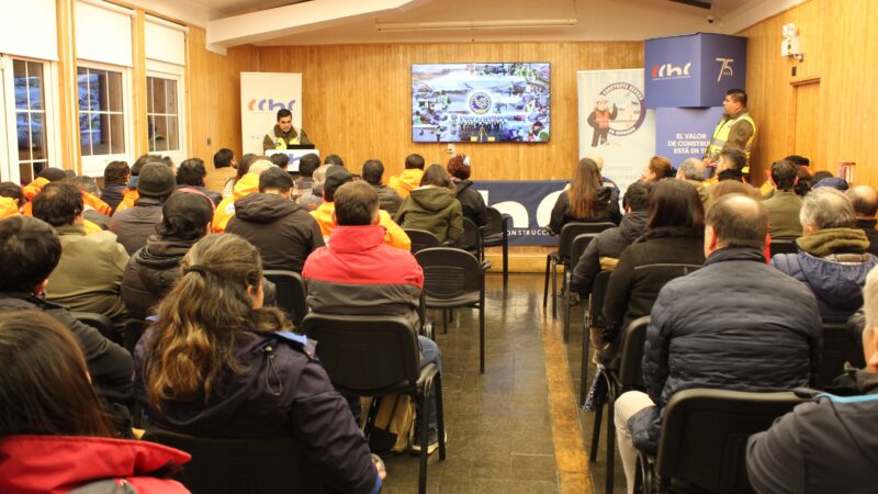 Más de 80 trabajadores participaron en charla sobre seguridad vial invernal en Magallanes.
