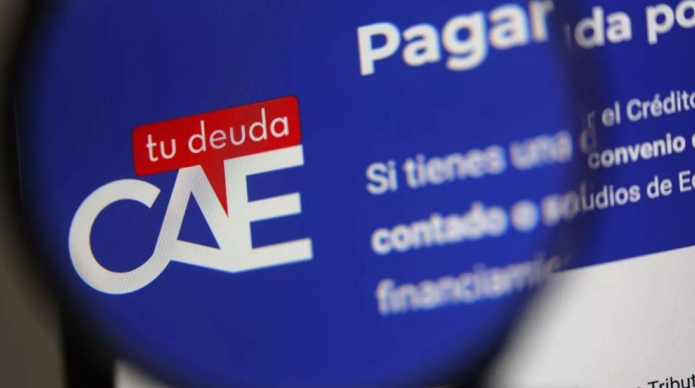 Cobros del CAE: consultas en IA se disparan 287% y el 71% de las búsquedas se concentra en los efectos de la deuda.