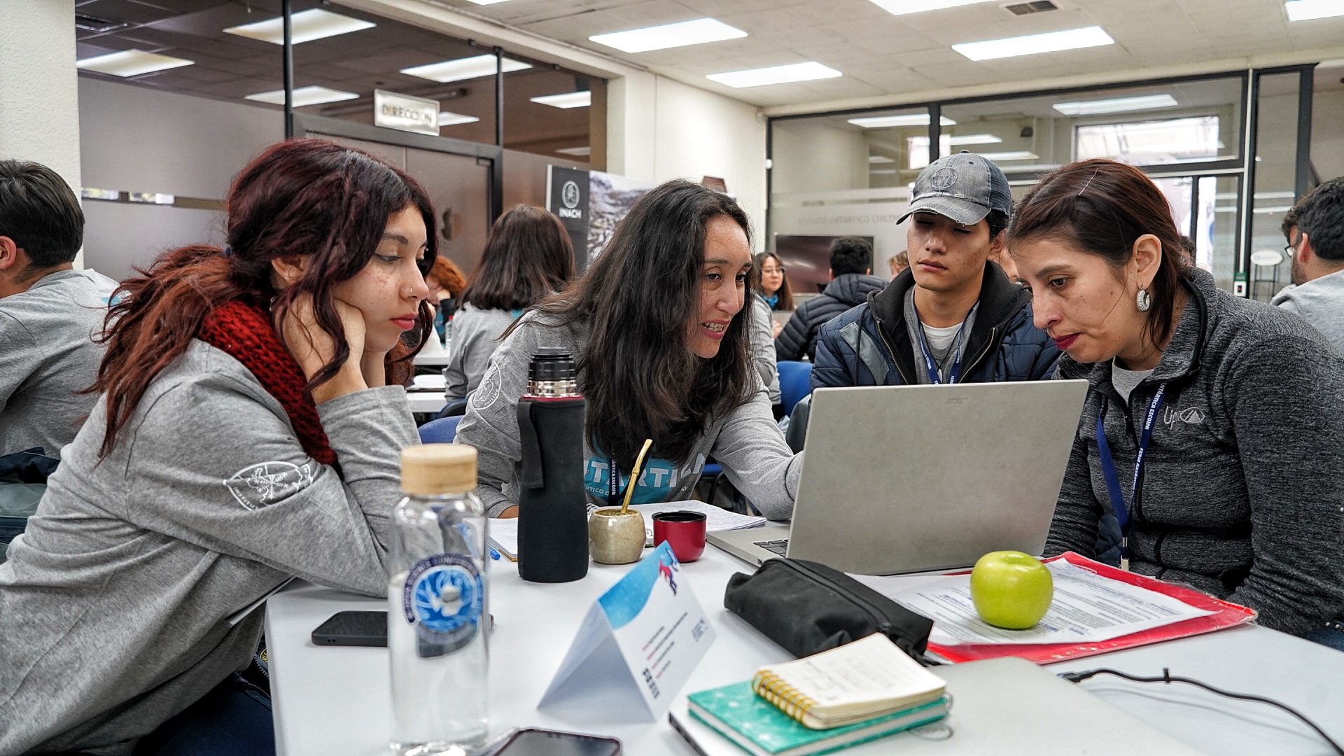 Histórica postulación de estudiantes de todo el país para conocer más de la Antártica Chilena