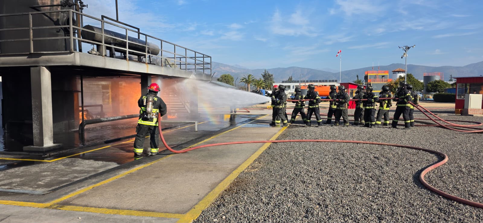 HIF Haru Oni refuerza preparación ante emergencias con capacitación de Bomberos de Chile.