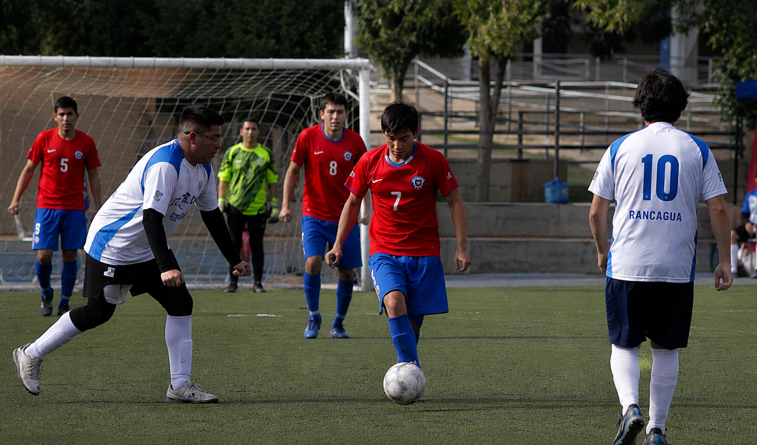 Estudio liderado por investigador chileno de la Universidad Santo Tomás abre nuevas claves para el entrenamiento en el fútbol paralímpico