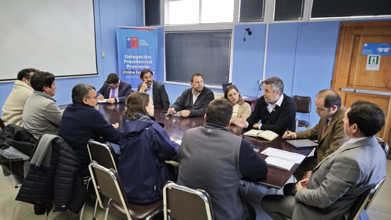 Mesa de Trabajo por el Desarrollo Salmonero avanza en coordinación para fortalecer la inversión y el empleo en Última Esperanza.