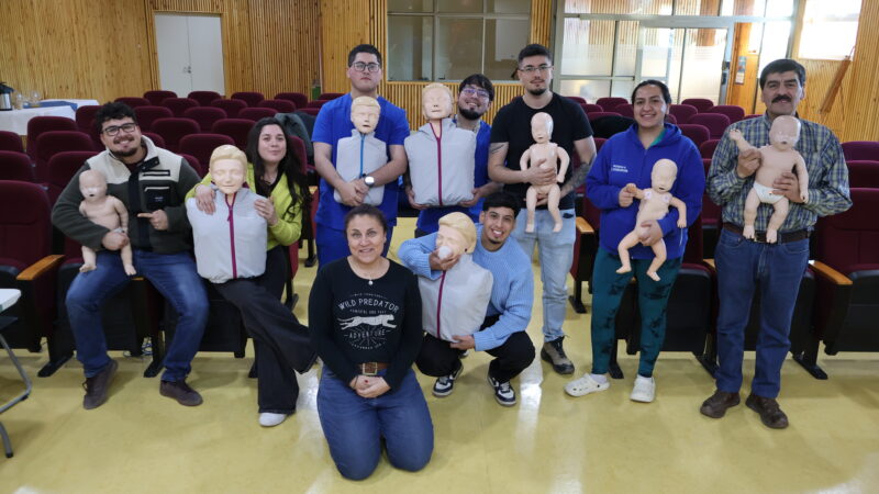 Profesionales del Hospital Augusto Essmann de Puerto Natales fortalecieron sus competencias en soporte vital básico y avanzado.