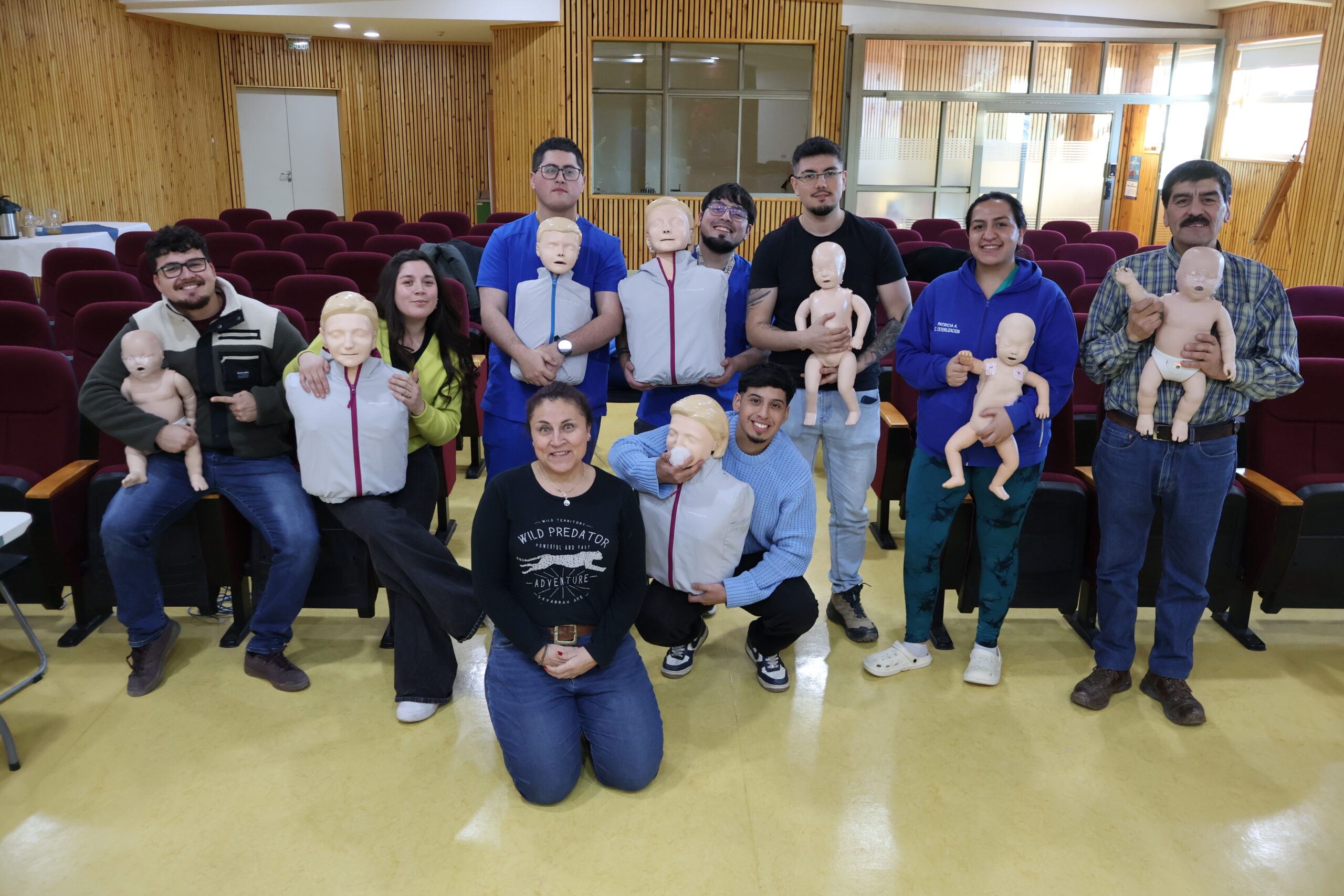 Profesionales del Hospital Augusto Essmann de Puerto Natales fortalecieron sus competencias en soporte vital básico y avanzado.