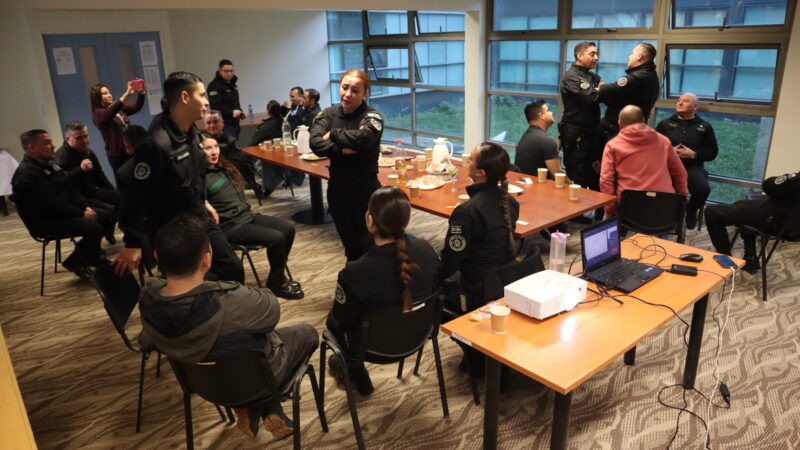 Gendarmería fortalece salud mental de sus funcionarios en Magallanes.