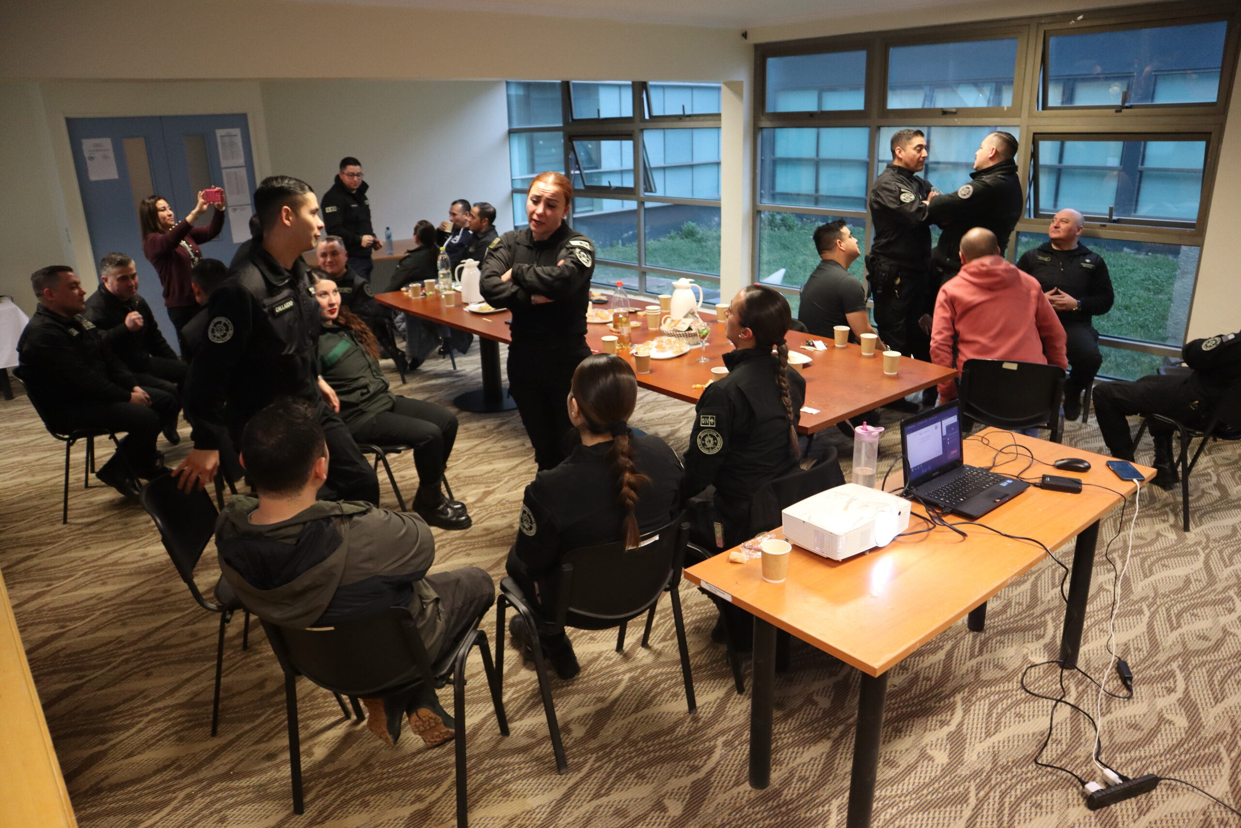 Gendarmería fortalece salud mental de sus funcionarios en Magallanes.