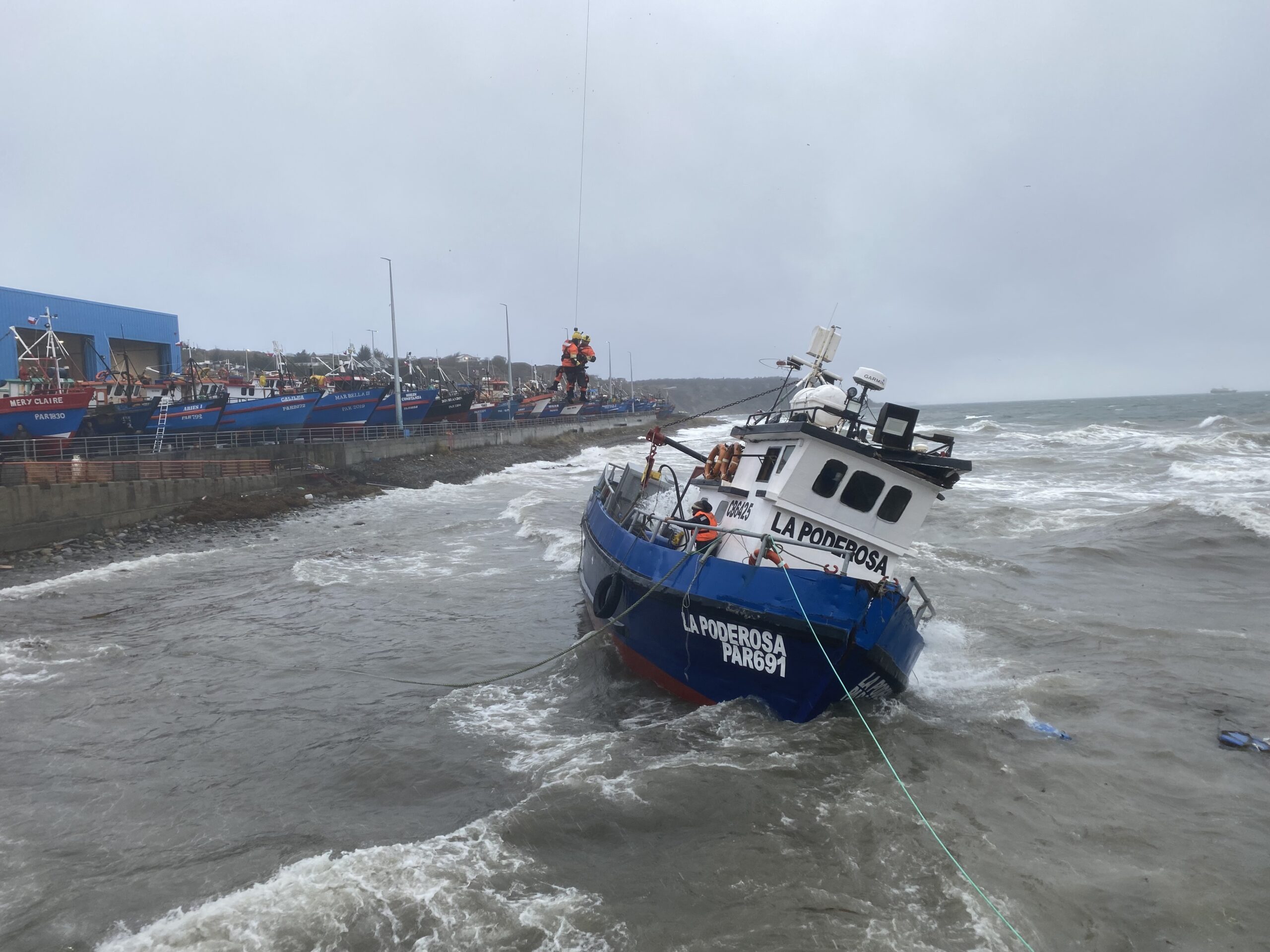 Unidad de la III Zona Naval realiza salvamento marítimo en sector de Barranco Amarillo al norte de Punta Arenas