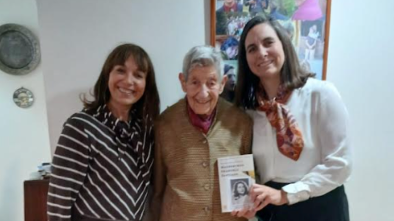 Eva Rogazinski, 98 años y un siglo a cuestas: la sobreviviente del nazismo que convirtió su memoria en libro.