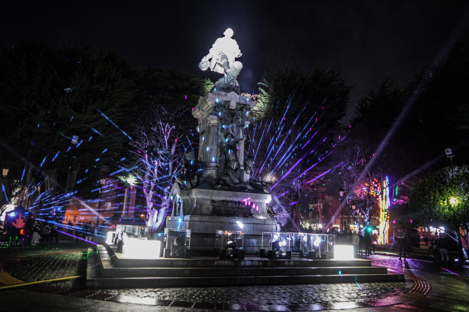 Patagonia Light Festival de Punta Arenas supera los 60 mil asistentes en sus primeras cinco noches.