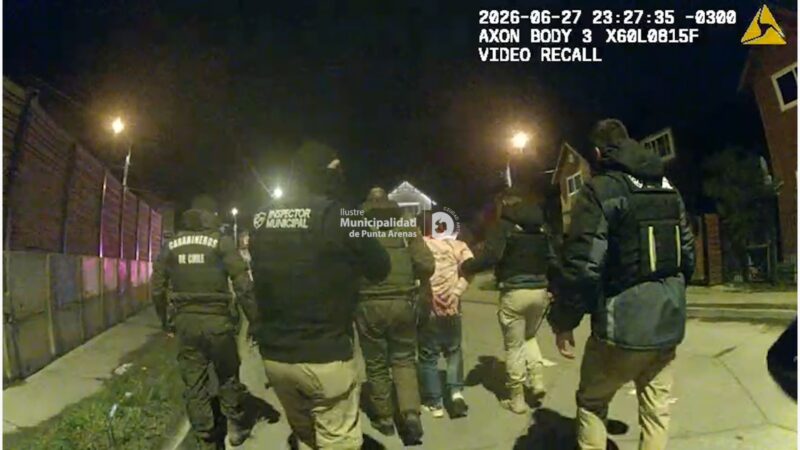 Dos sujetos fueron detenidos por agredir a funcionarios de Seguridad Municipal y vecinos en Punta Arenas.